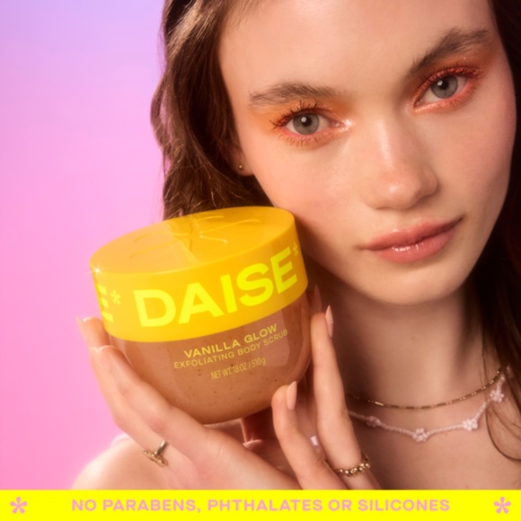 Daise Exfoliating Body Scrub - Picture 2 of 6
